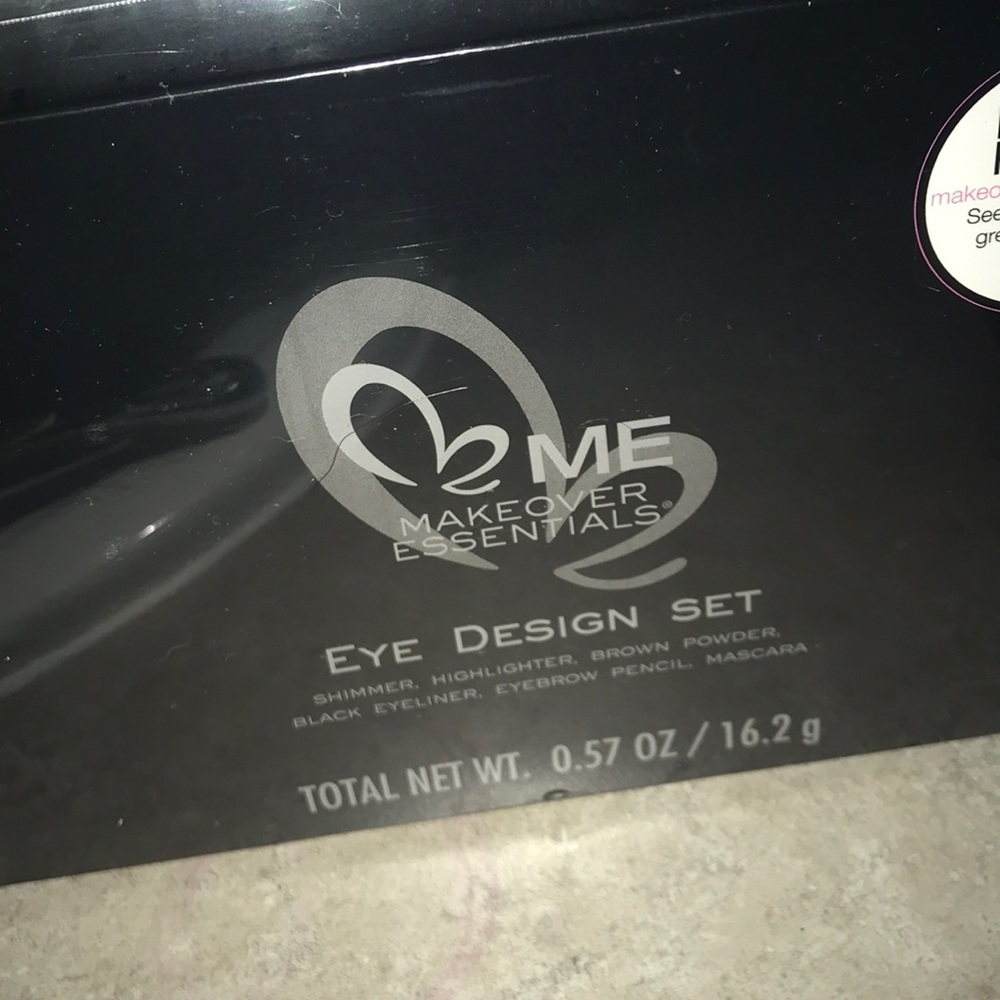 makeup essentials - Picture 2 of 7